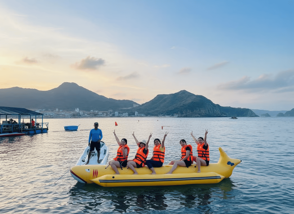 Hòn Khô Quy Nhơn giá vé bao nhiêu? Địa điểm tham quan miễn phí, du khách có thể tham quan đảo bằng thuyền gỗ hoặc ca nô với chi phí từ 50.000 VND/người (Nguồn: Internet)